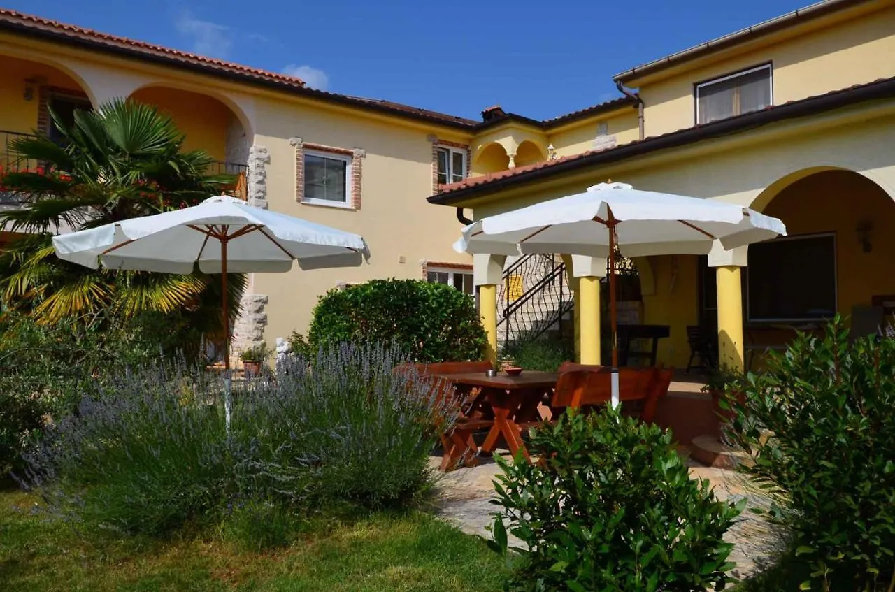 Apartments In Porec - Istrien 42541 0*,